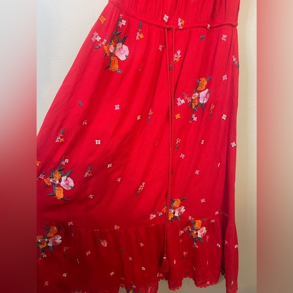 Small Red Floral Embroidered Lost + Wander Off the Shoulder Midi Dress - Picture 6 of 8